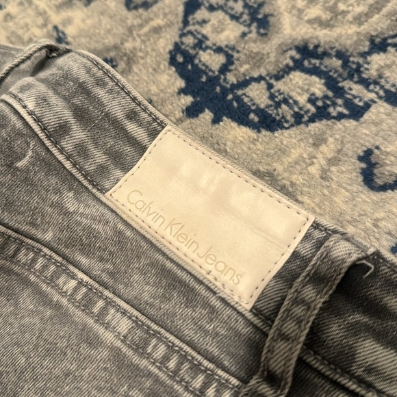 Women’s Calvin Klein Jeans - Picture 4 of 4